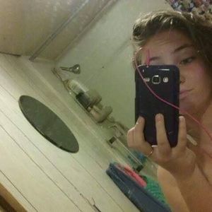 Meet your Posher, Abbi