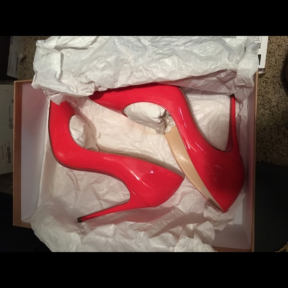Christian Louboutin Pigalle Poppy color size 35