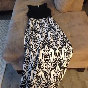 Maxi dress / black & damask print