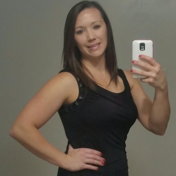 Meet your Posher, Nicole - Picture 3 of 3