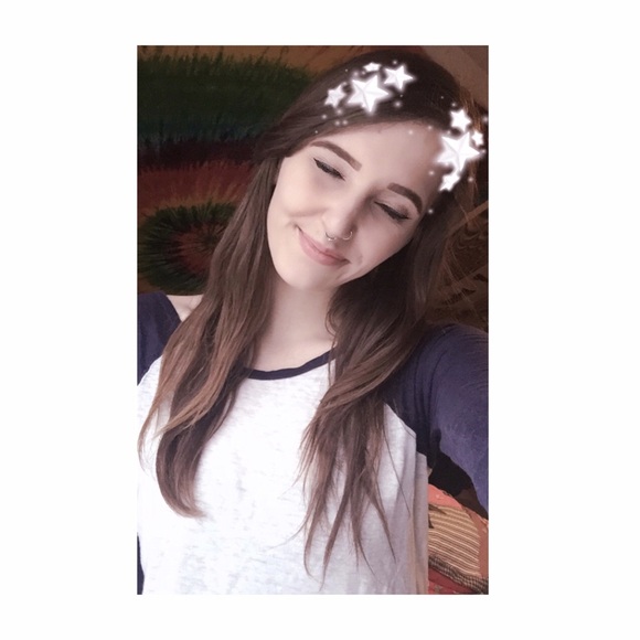 Meet your Posher, Alexis