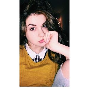Meet your Posher, Emily