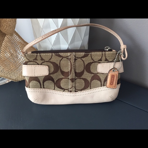 *sold*. Authentic COACH wristlet