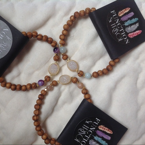 Druzy pendant wooden bead stretch bracelets - Picture 2 of 4