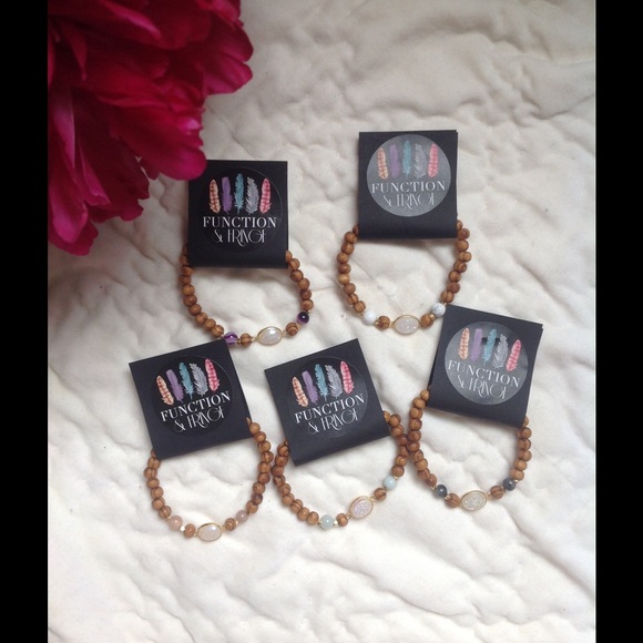 Druzy pendant wooden bead stretch bracelets - Picture 4 of 4