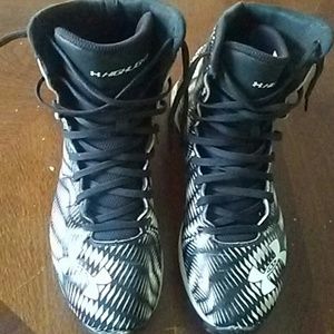 Youth size 7 Under Armour Football Cleats