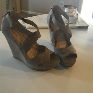 Chinese Laundry wedges