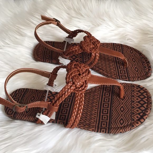•Braided Sandals• - Picture 2 of 4