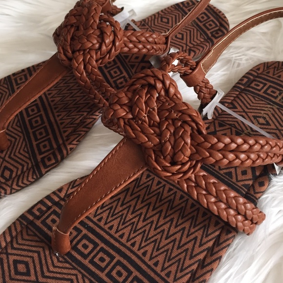 •Braided Sandals• - Picture 3 of 4