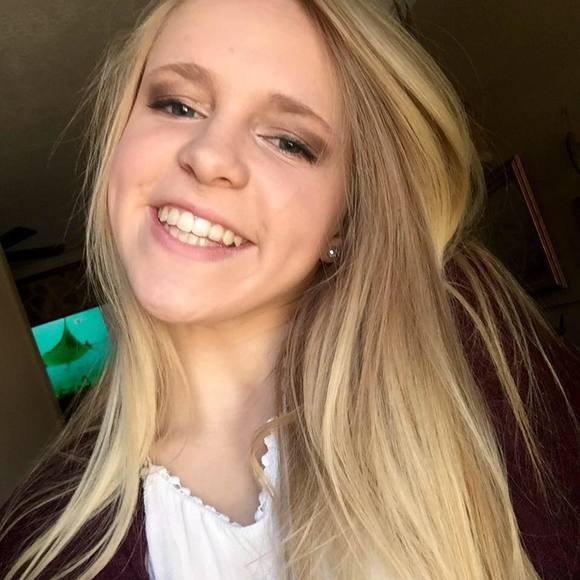 Meet your Posher, Hailee - Picture 1 of 1