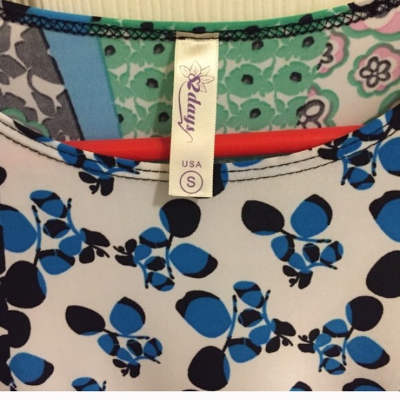 Cute top - Picture 3 of 4