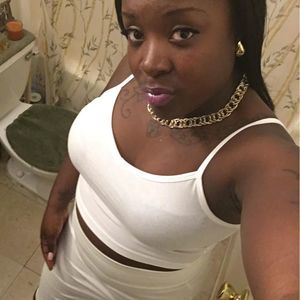 Meet your Posher, Akia