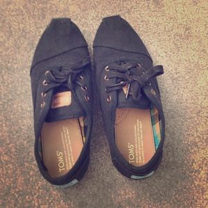 toms sneakers
