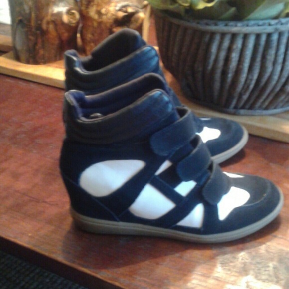 Skechers