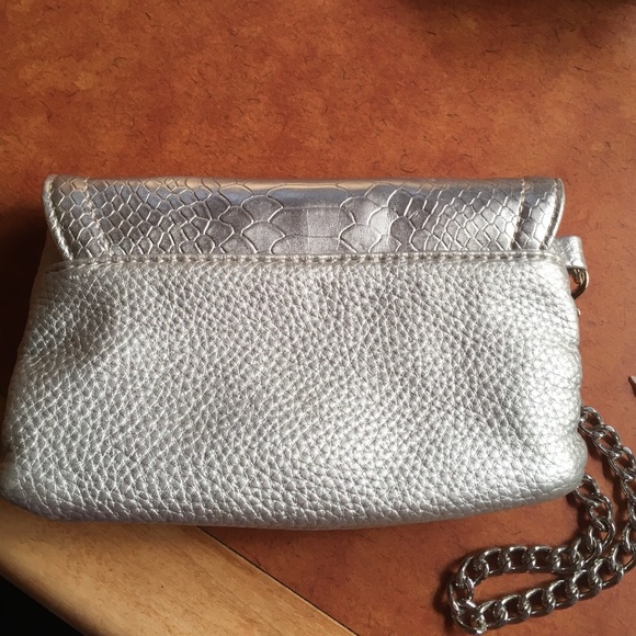 Cute Silver Wristlet cache - Picture 2 of 4