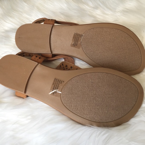 •Cutout Sandals• - Picture 3 of 4