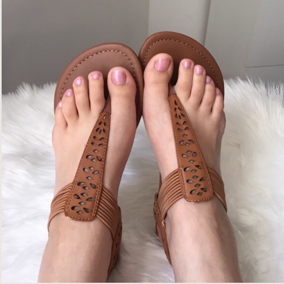 •Cutout Sandals• - Picture 4 of 4