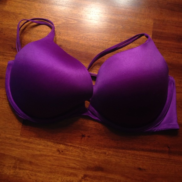 38D Victoria's Secret Very Sexy push-up purple.