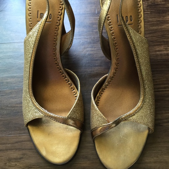 SOLD. Gold high heels - Picture 1 of 3