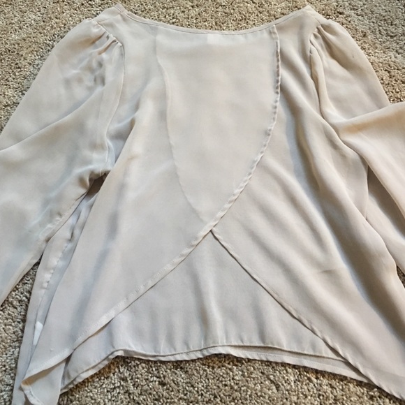 Cross Open Back Flowy Top - Picture 3 of 3
