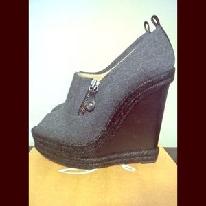 Christian Louboutin Flannel Wedges 39/9