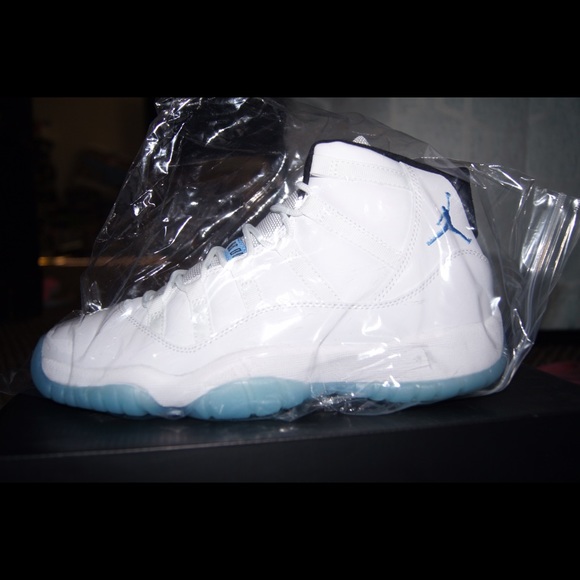 Shoes - DS Jordan 11s