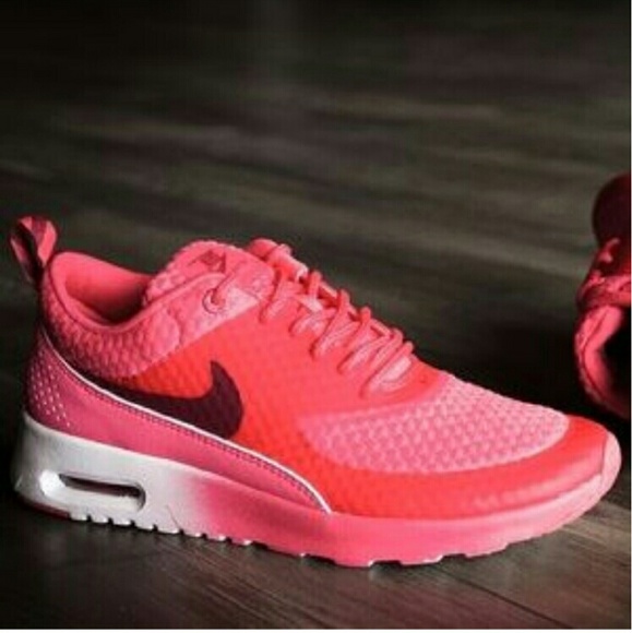 NWT Nike Air Max thea