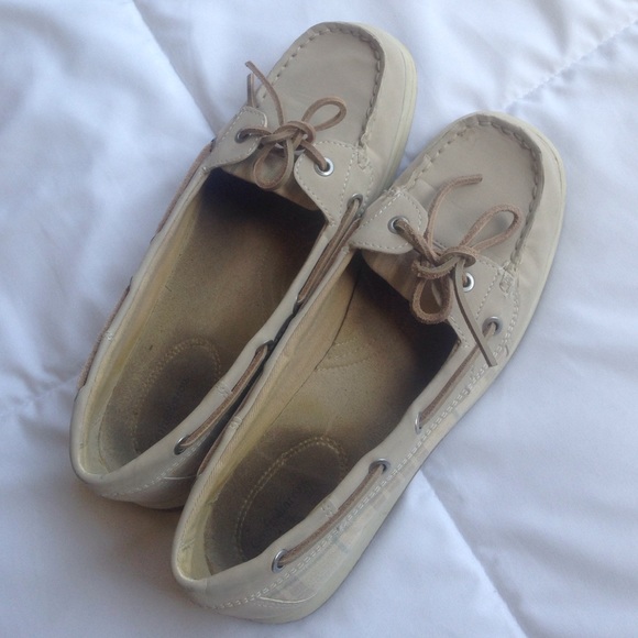 Adorable tan boat shoes