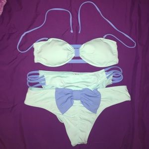 HOLLISTER BIKINI WITH BOTH TOP AND BOTTOMS