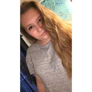 Meet your Posher, Caitlin