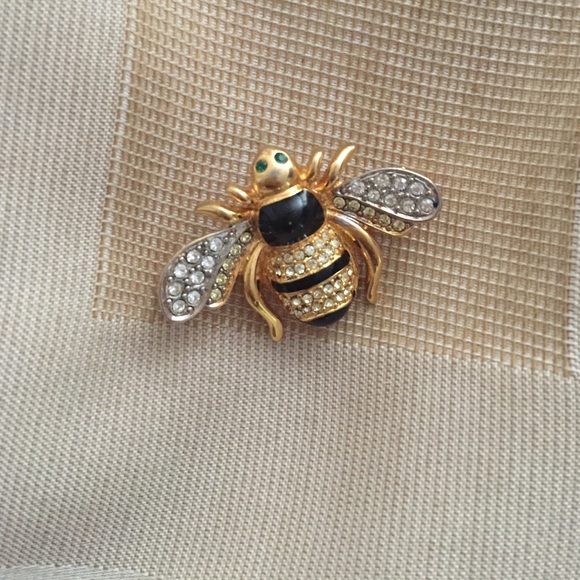 Costume brooch