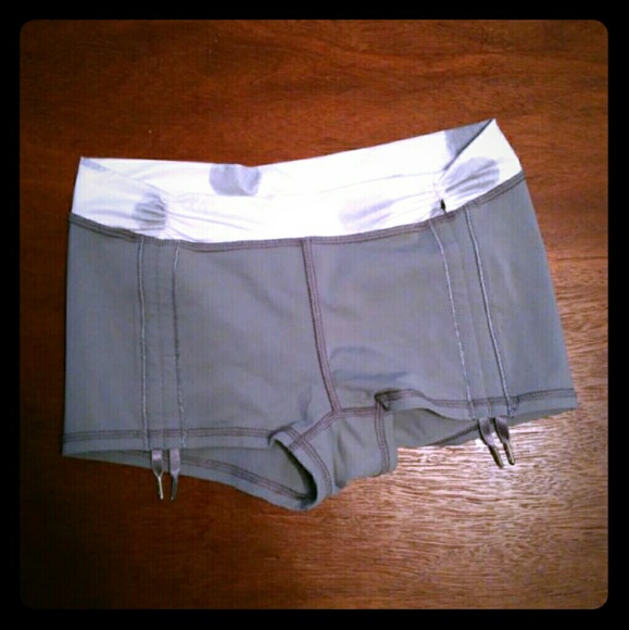 Lululemon gray wunder yoga shorts