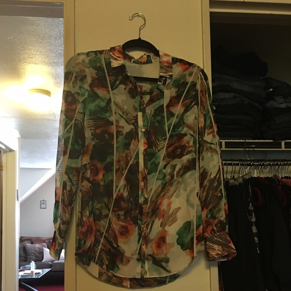 Gorgeous multiple color shirt.