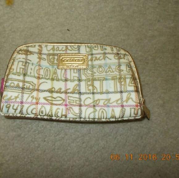 NWOT Coach Poppy makeup bag