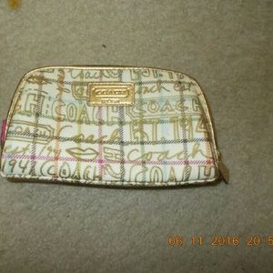 NWOT Coach Poppy makeup bag