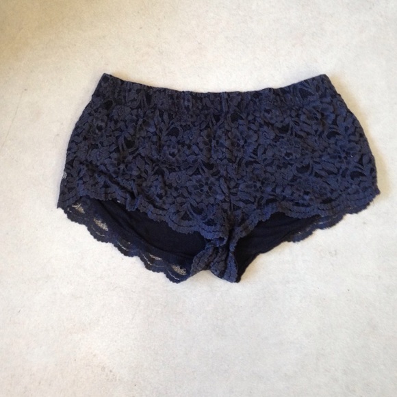 Black lace shorts - Picture 1 of 1