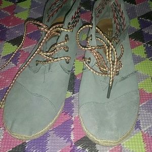 Lace up toms