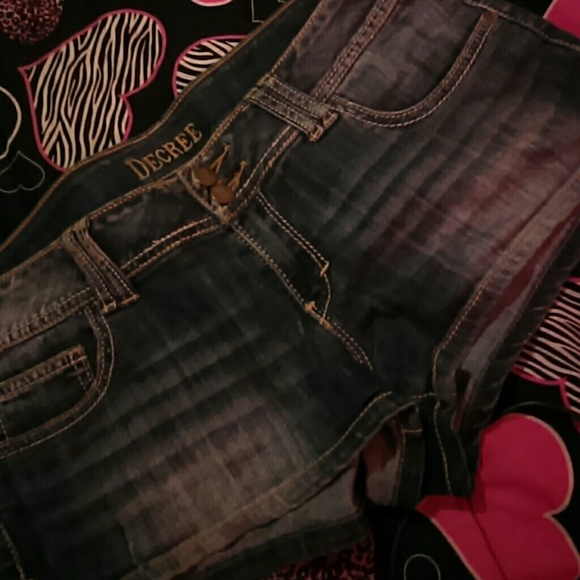 Shorts - Picture 3 of 3