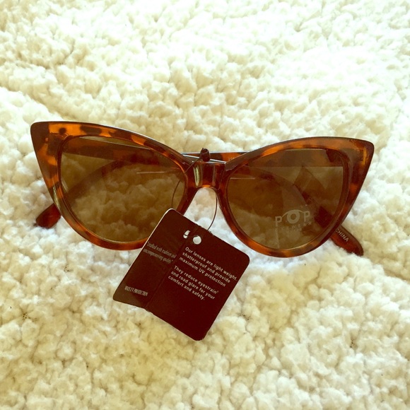 Mod cloth Cateye Sunglasses!