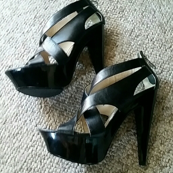 New Michael Kors strappy heels - Picture 2 of 4