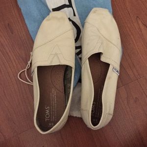 Toms