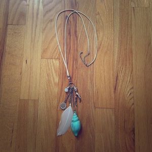 Vintage shell pendant necklace