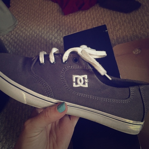 Dc skate flat sneakers size 7 women's