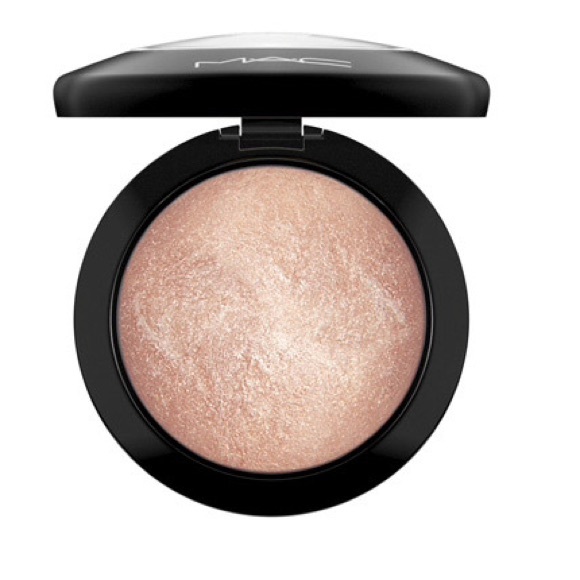 MAC Soft and Gentle Mineralized Skinfinish