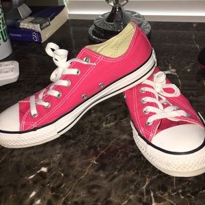 Pink low top converse