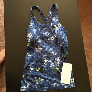 Reserved Kano catch me size 2 Lululemon new w tags