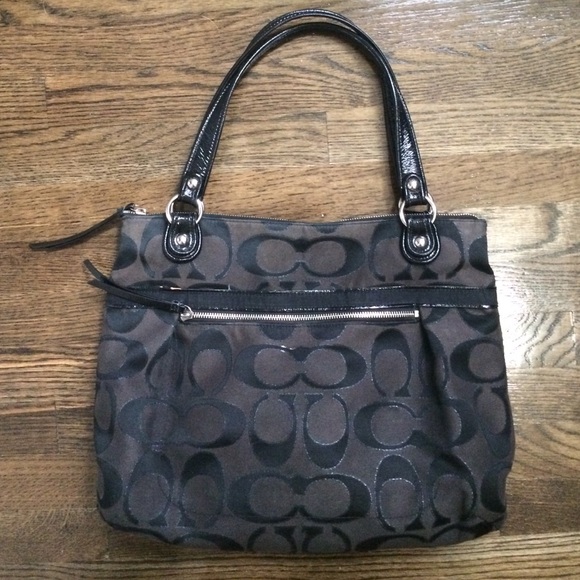 Classic Coach shoulder bag