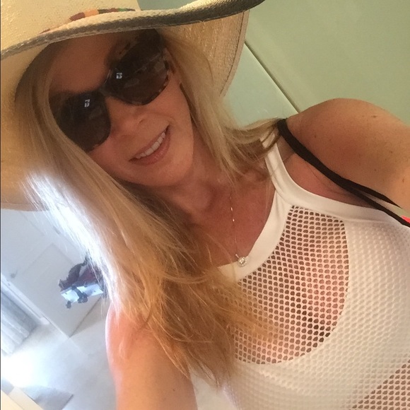 Meet your Posher, Roxann - Picture 1 of 1