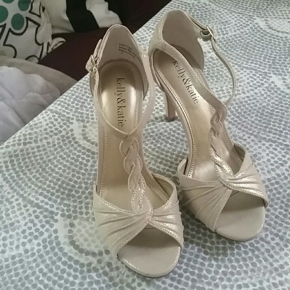 SALE --- Like new heels
