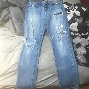 Very destroyed AE skinny jeans